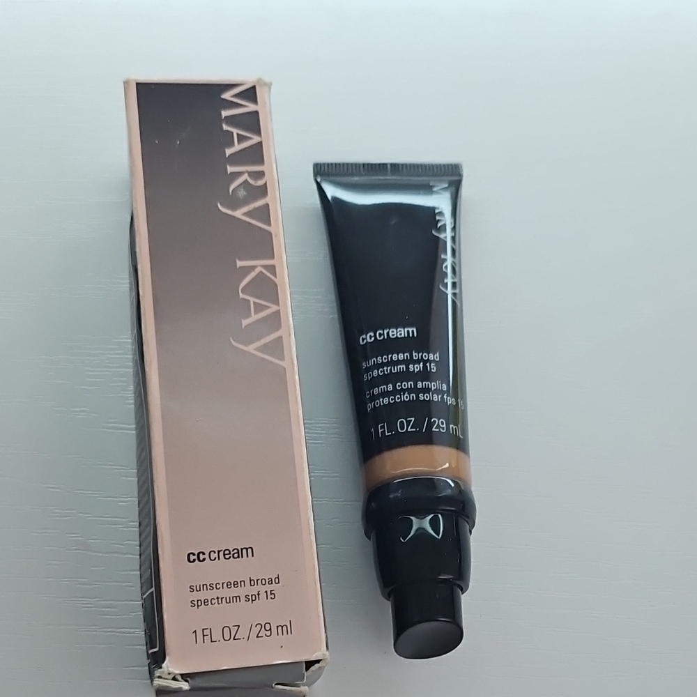Mary Kay Black Foundation Flawless Finish